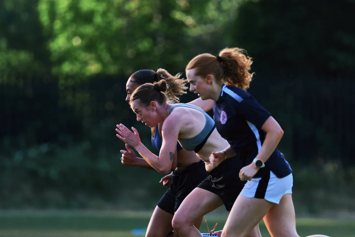 Runners in motion photographed by Madeline Penfold with the Fujinon XF400mmF4.5 lens