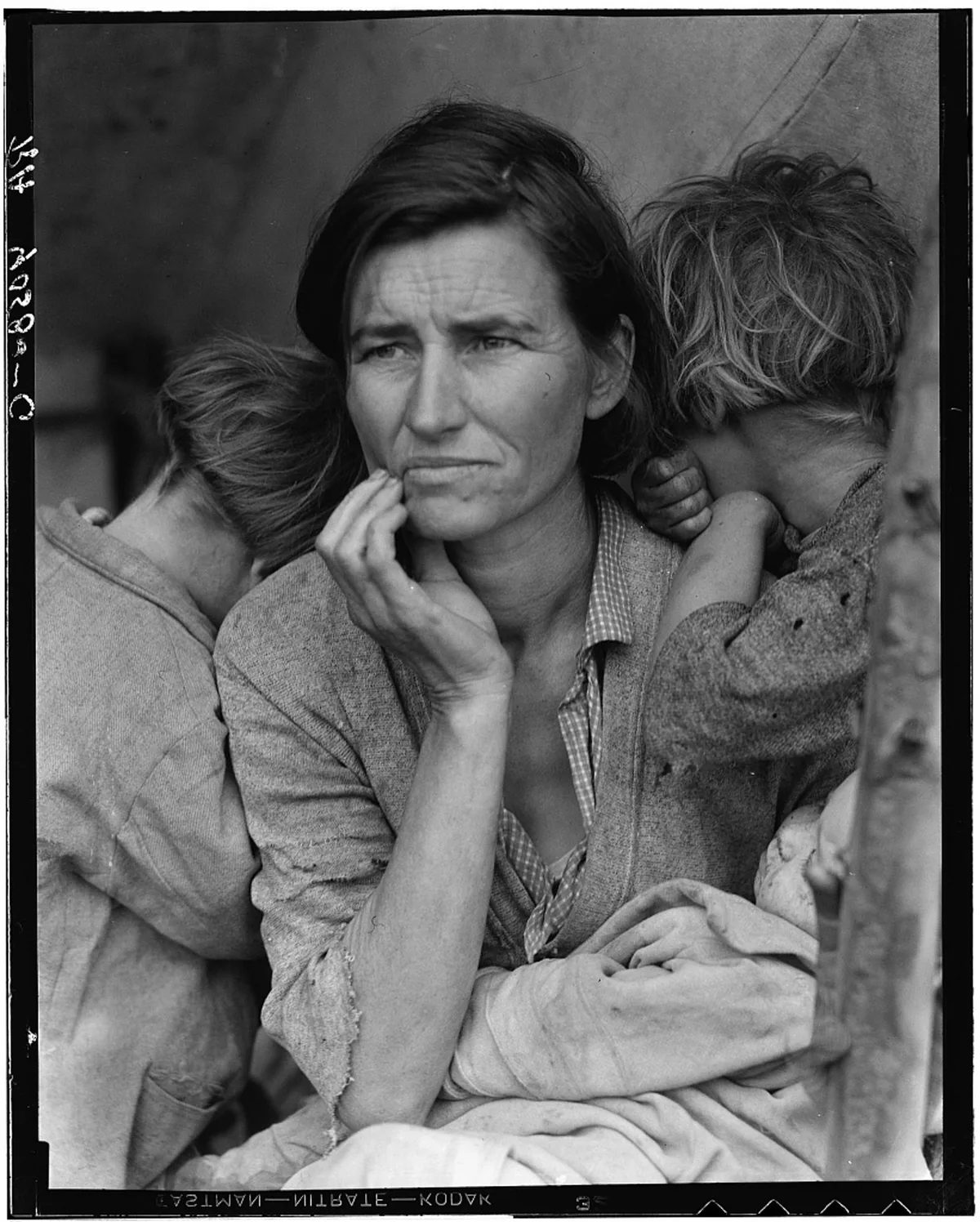 Florence Owens Thompson surrounded by three of her children in Migrant Mother, 1936